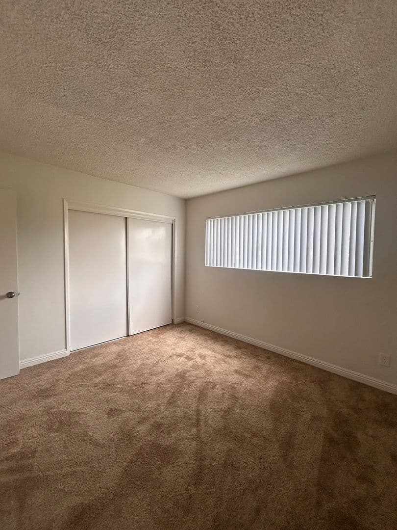 Inglewood Apartment: 220 W. Hillcrest Blvd.
