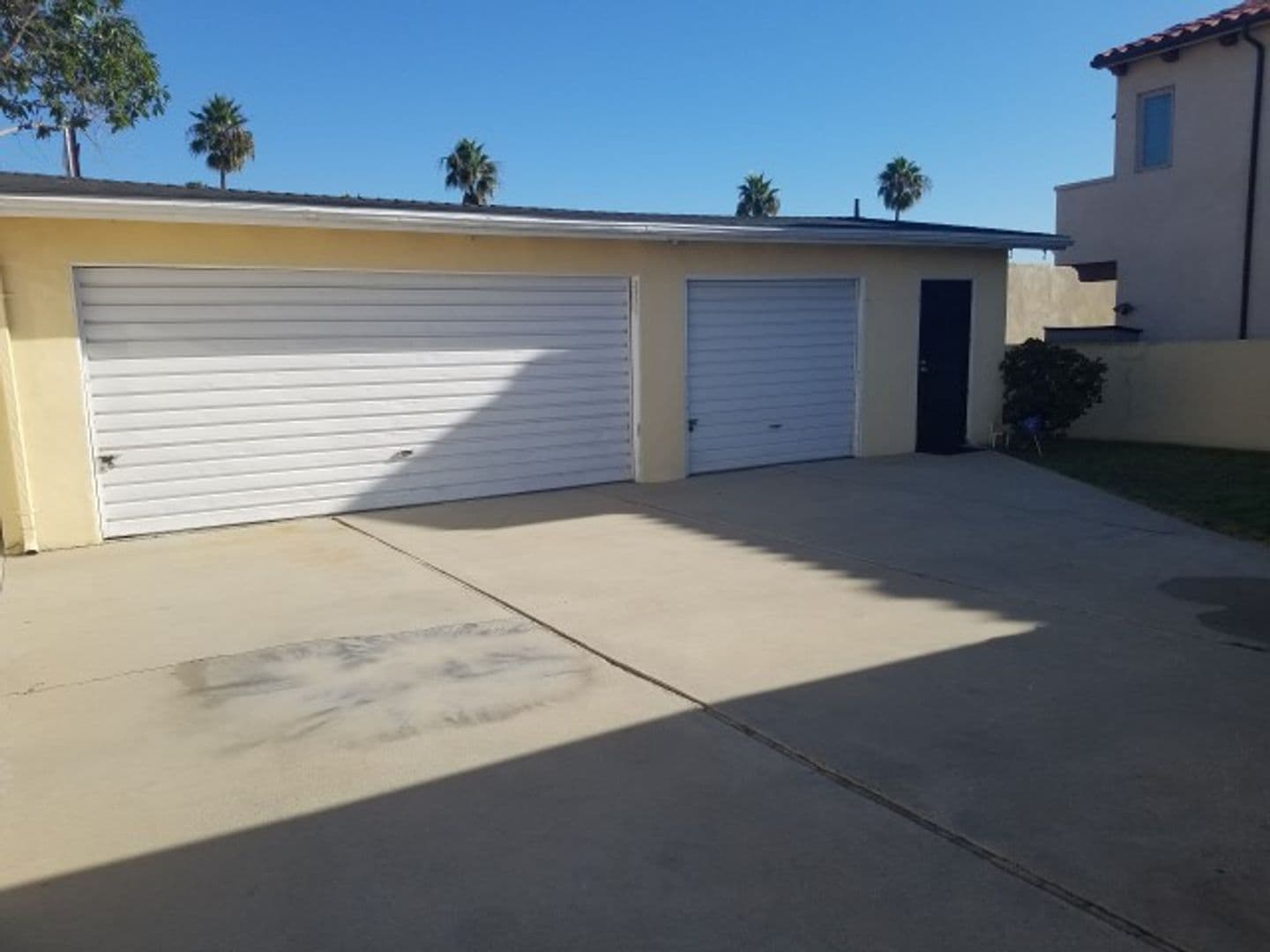 Redondo Beach Apartment: 2009 Vanderbilt Lane