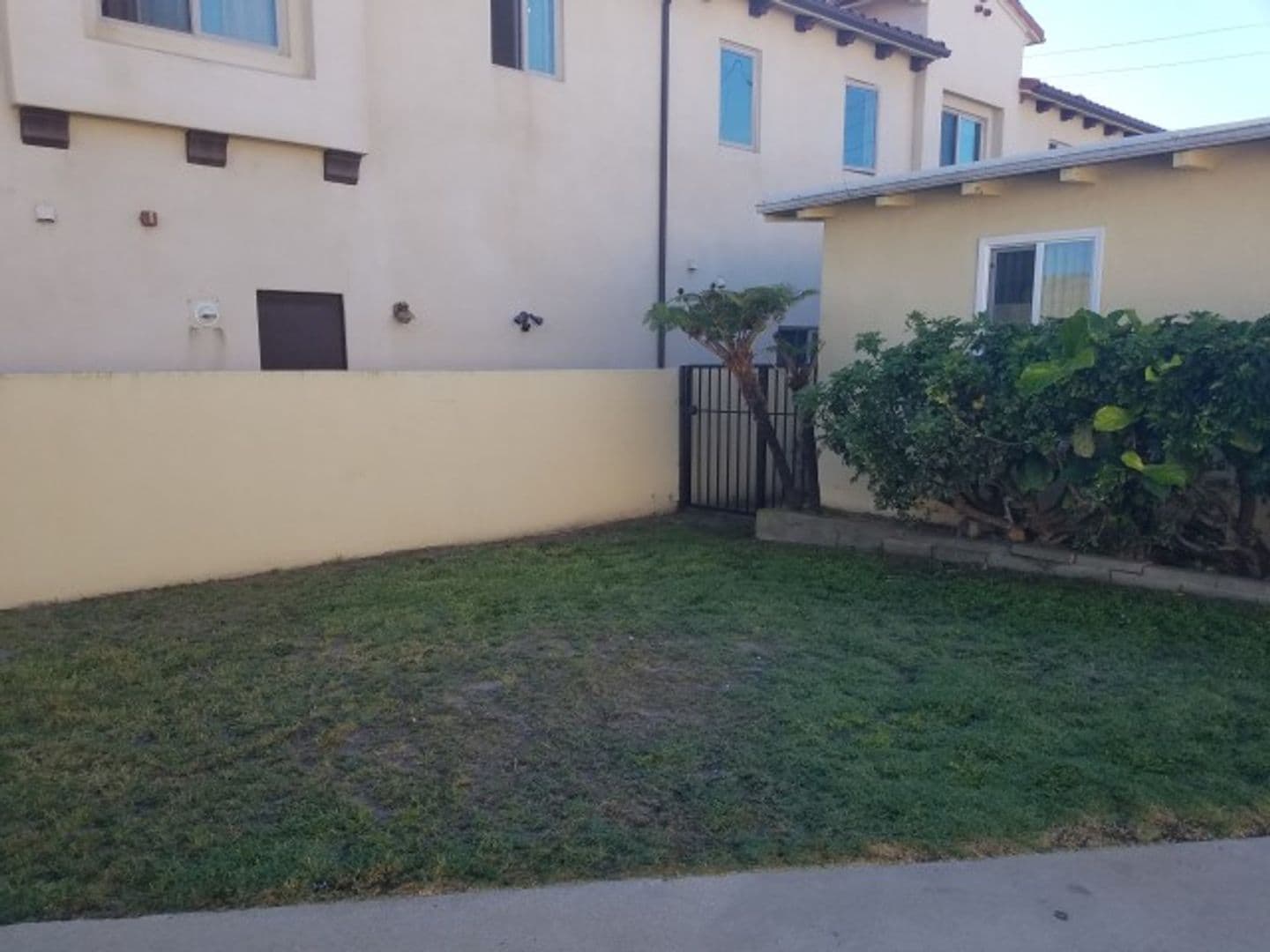 Redondo Beach Apartment: 2009 Vanderbilt Lane
