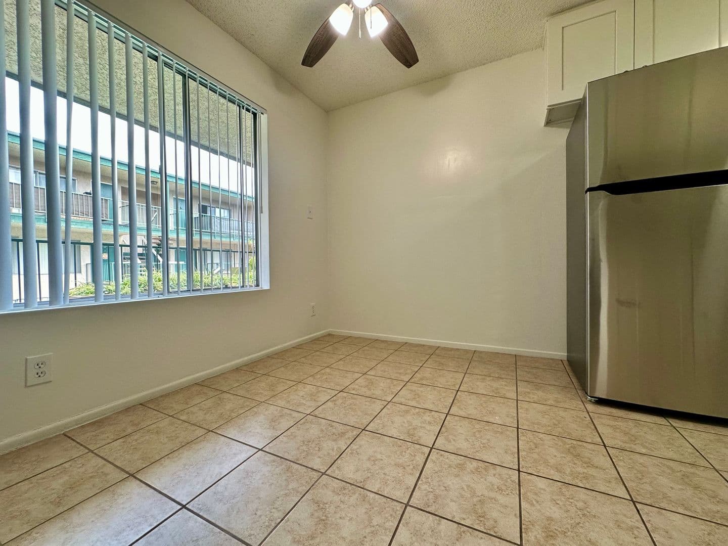 Hawthorne Apartment: 4141 Rosecrans Avenue