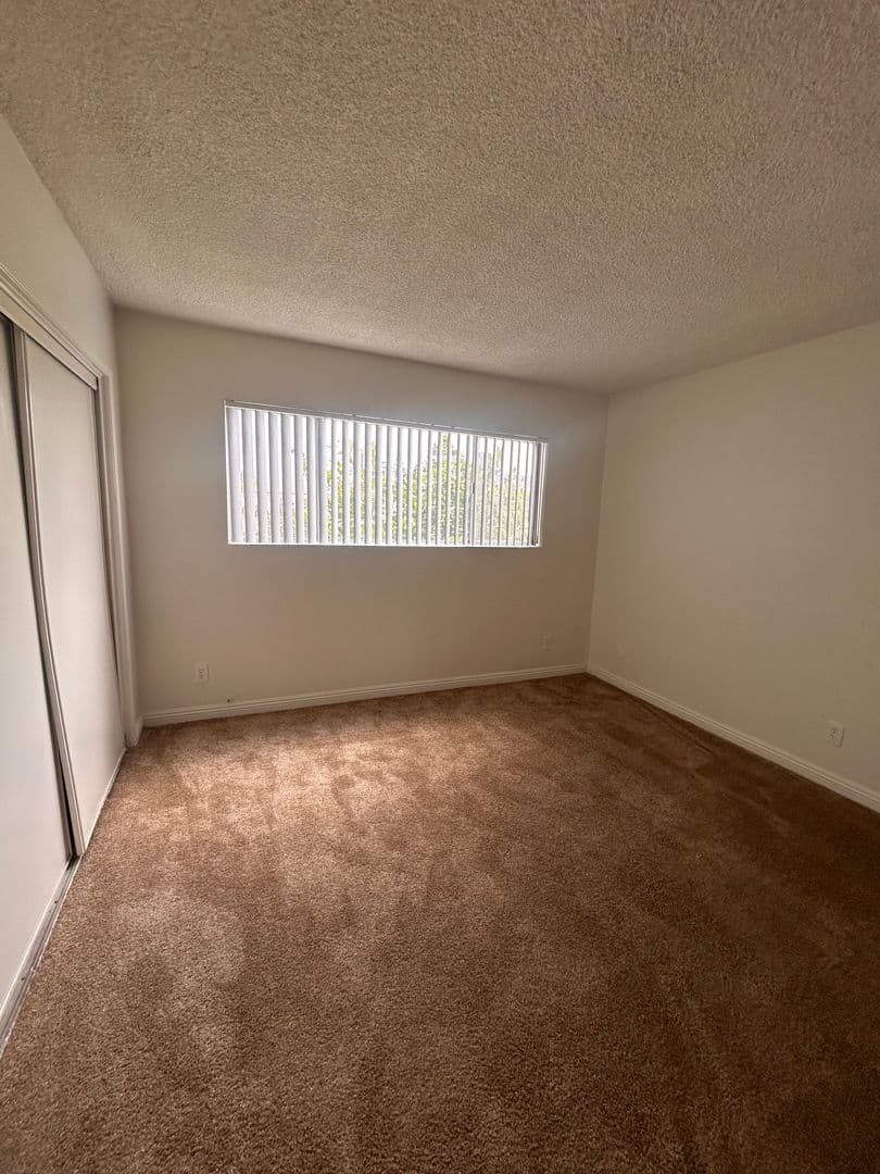Inglewood Apartment: 220 W. Hillcrest Blvd.