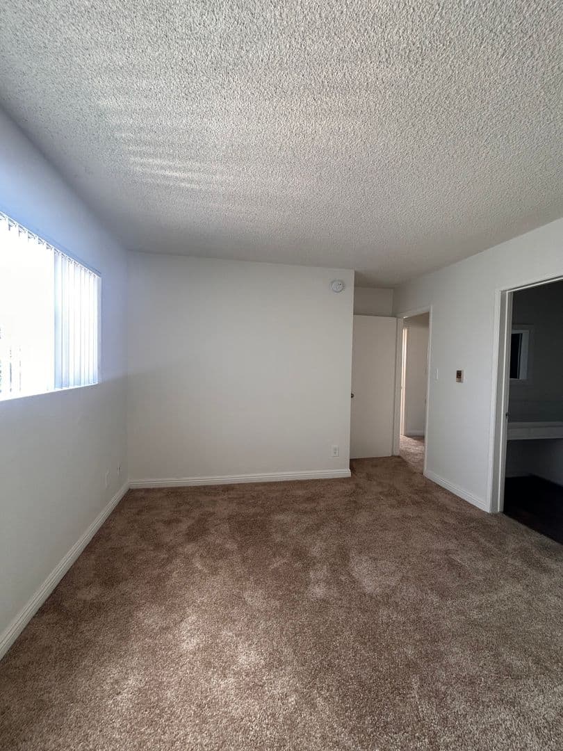 Inglewood Apartment: 220 W. Hillcrest Blvd.
