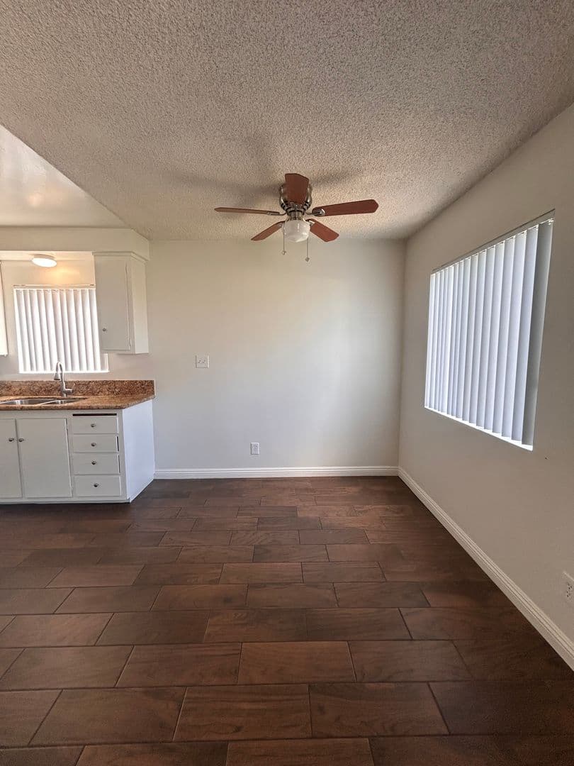 Inglewood Apartment: 220 W. Hillcrest Blvd.