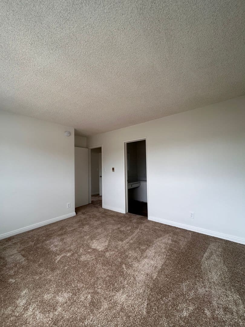 Inglewood Apartment: 220 W. Hillcrest Blvd.
