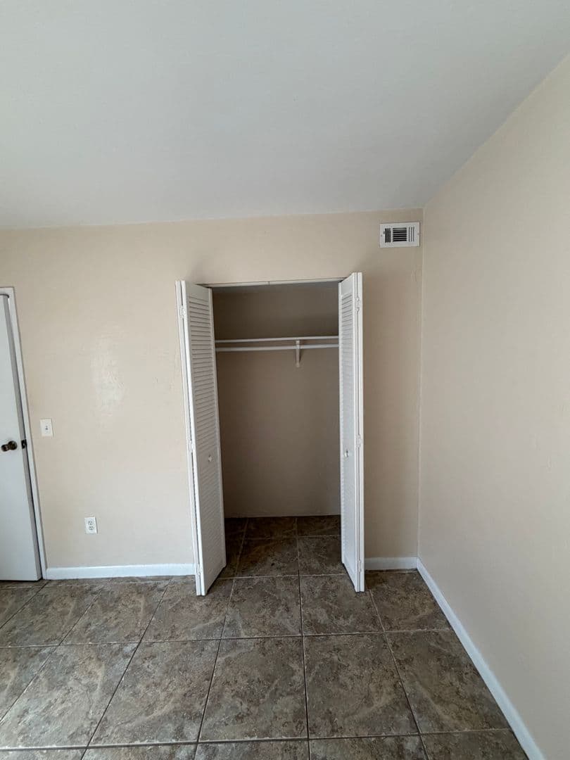 Jacksonville House: 1225 Songbird Lane