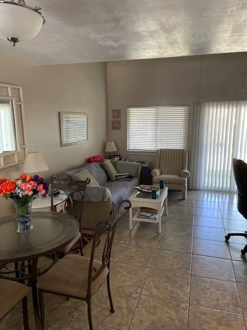 Jacksonville House: 1225 Songbird Lane