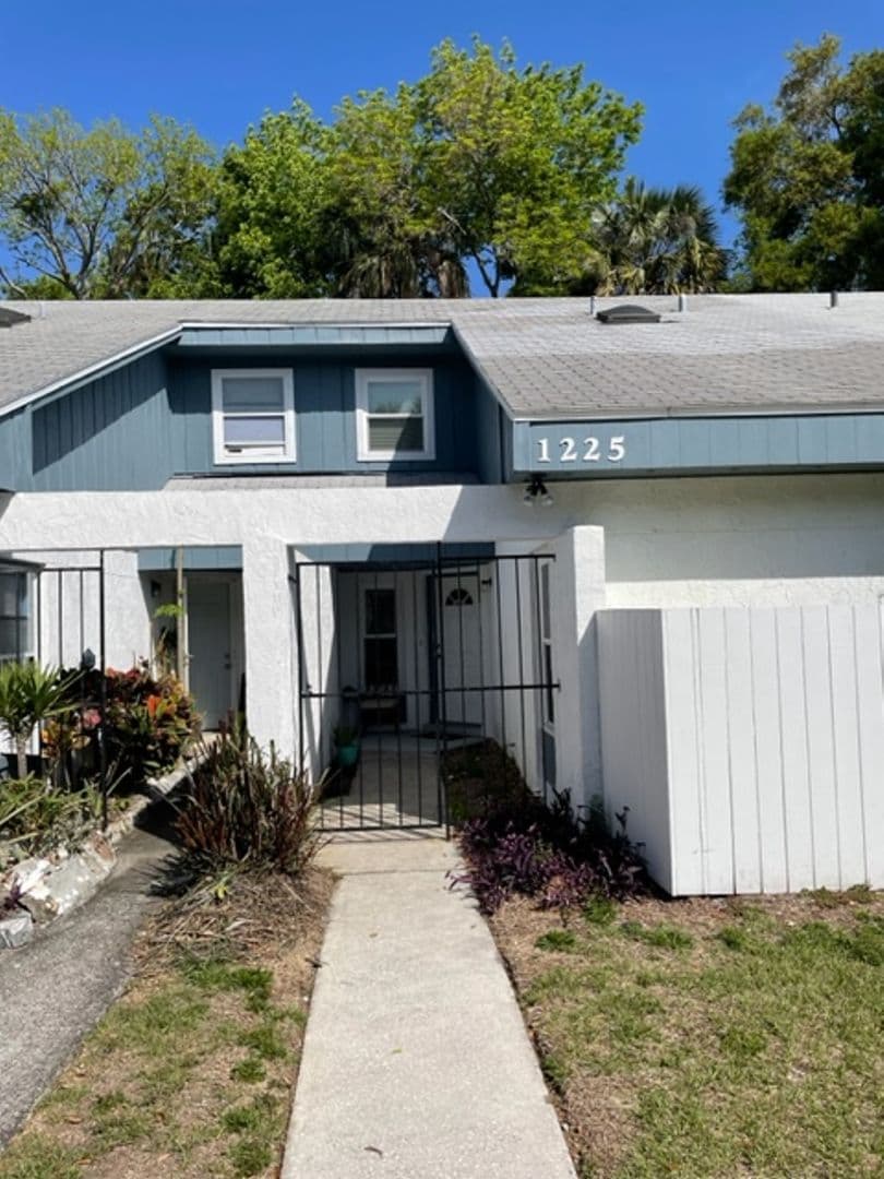Jacksonville House: 1225 Songbird Lane