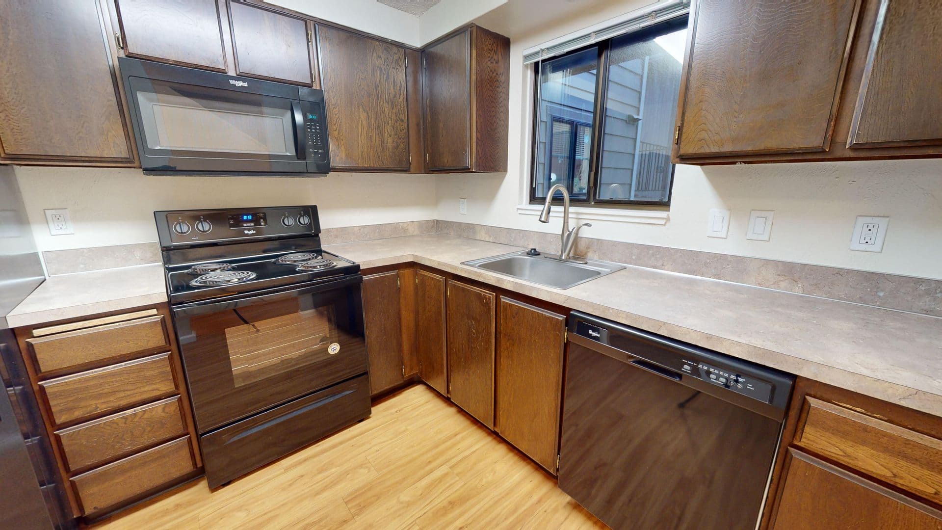 Eugene Apartment: 601 Country Club Rd.