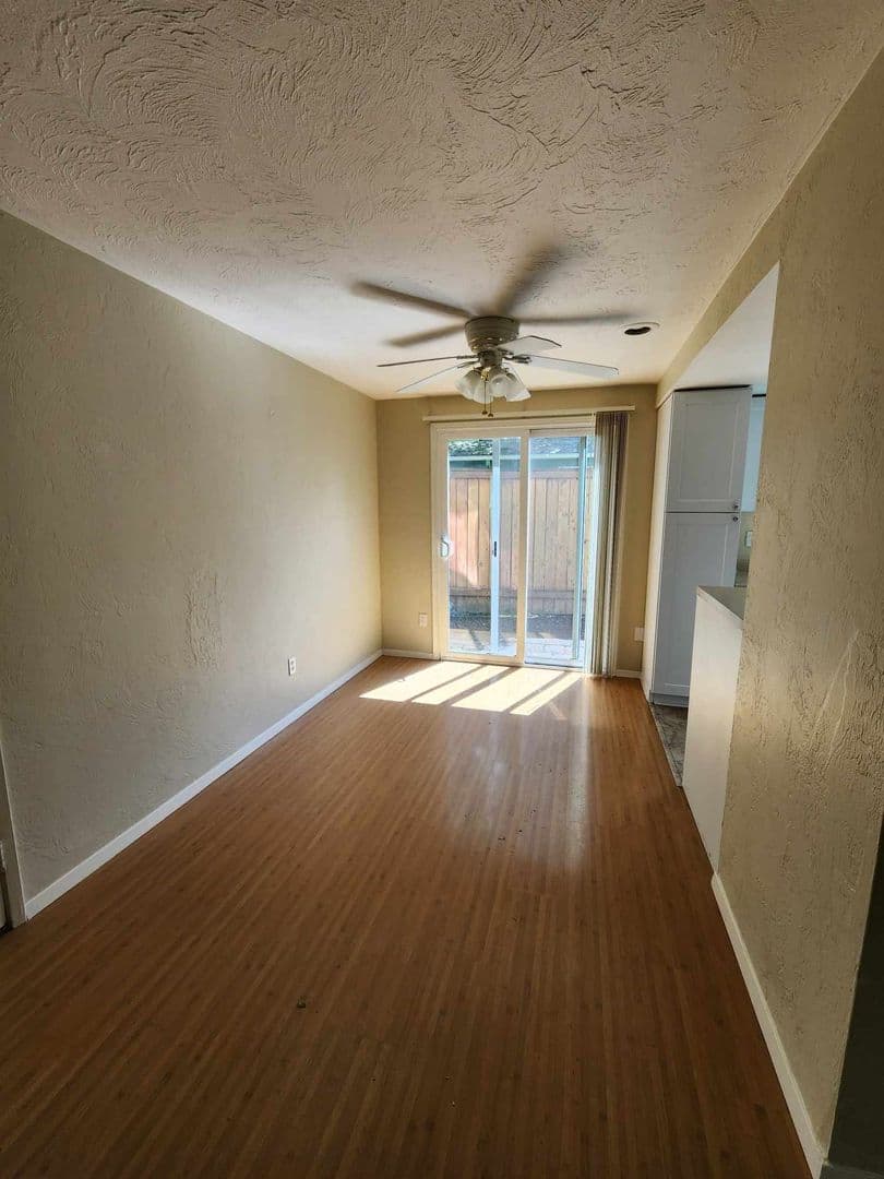 Eugene Apartment: 992 1/2, 996, 1012 W. 4th Ave.