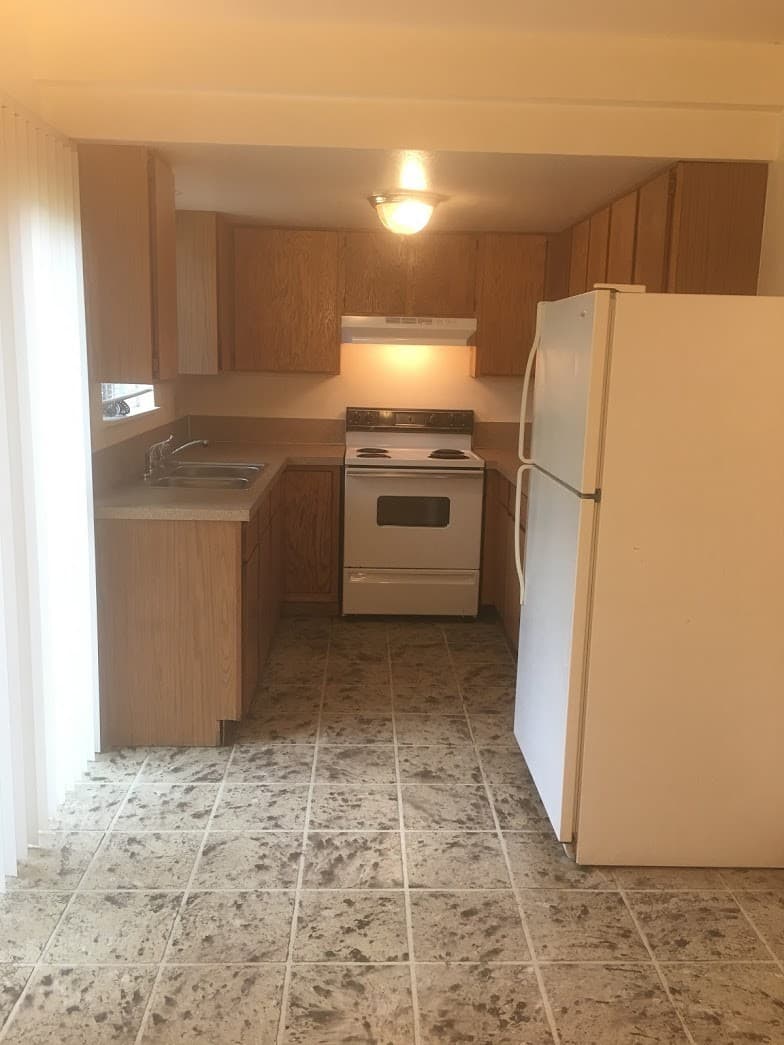 Junction City Apartment: 400 E. 6th Ave.
