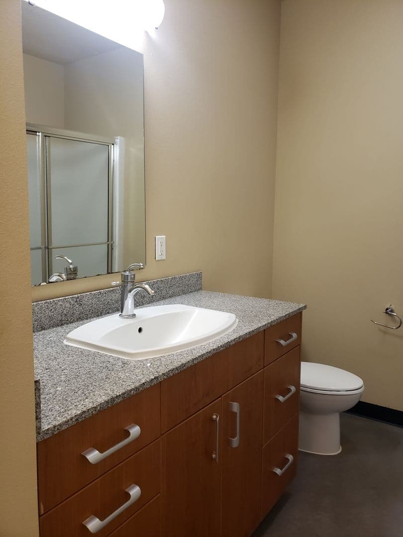 Eugene Apartment: 633 E. 14th Ave. 622 E. 13th Alley