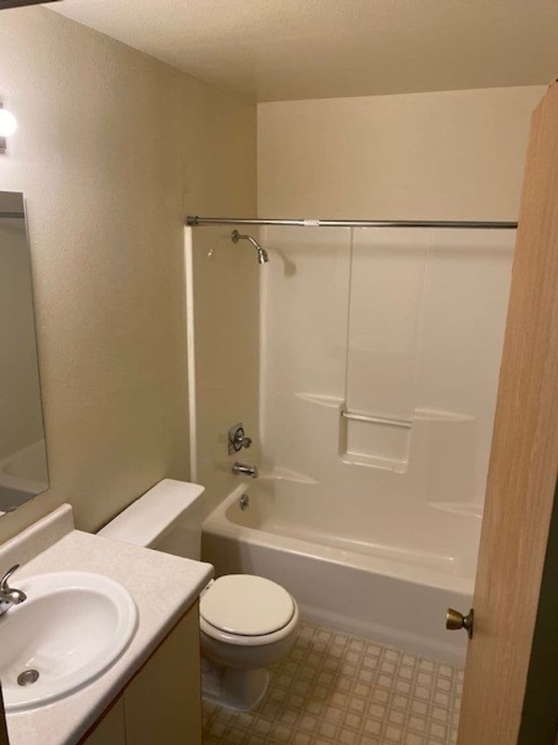 Eugene Apartment: 1460 Olive St.