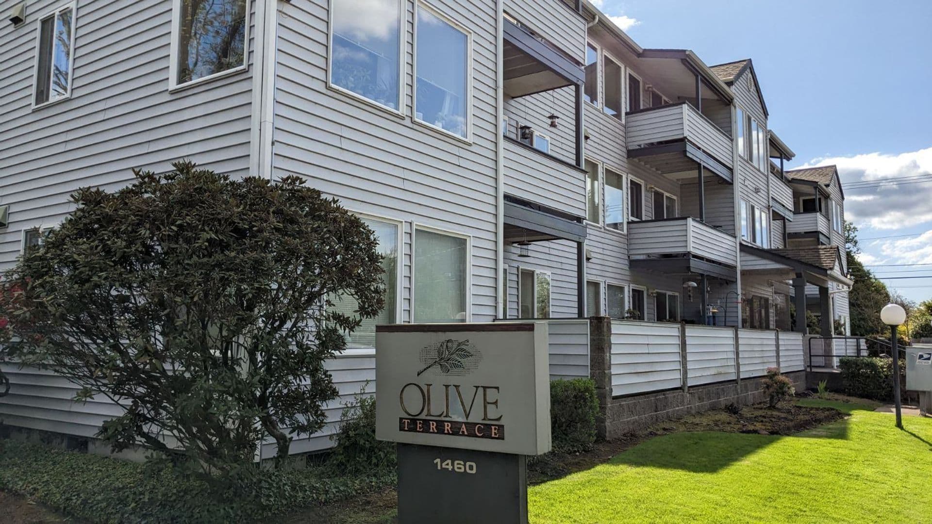 Eugene Apartment: 1460 Olive St.