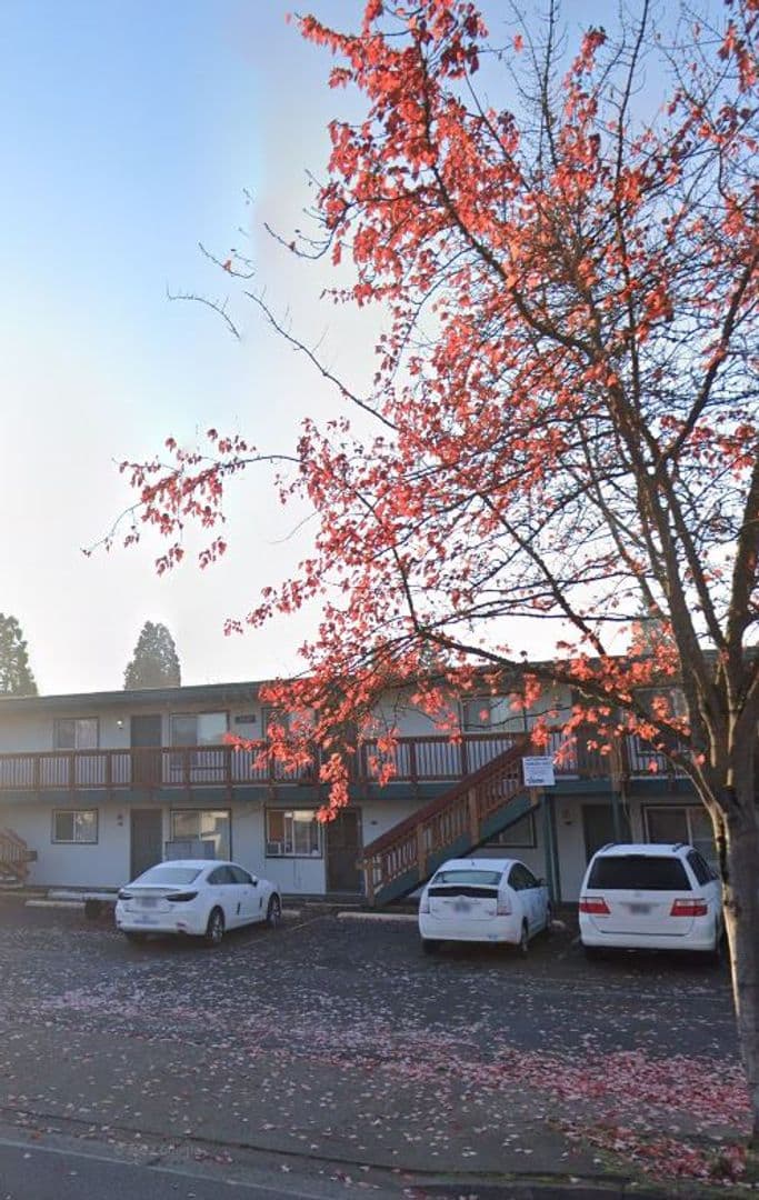 Eugene Apartment: 1230 W 7th Ave #03