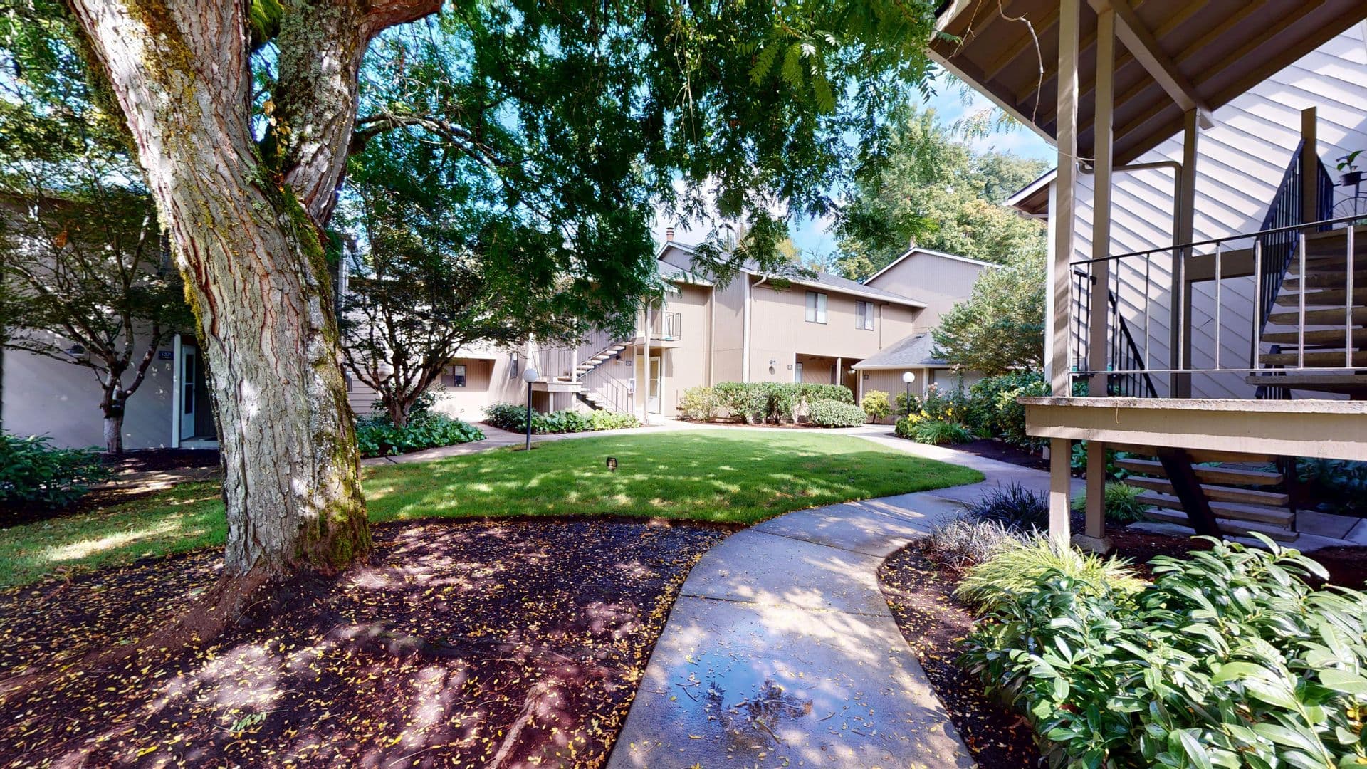 Eugene Apartment: 601 Country Club Rd.