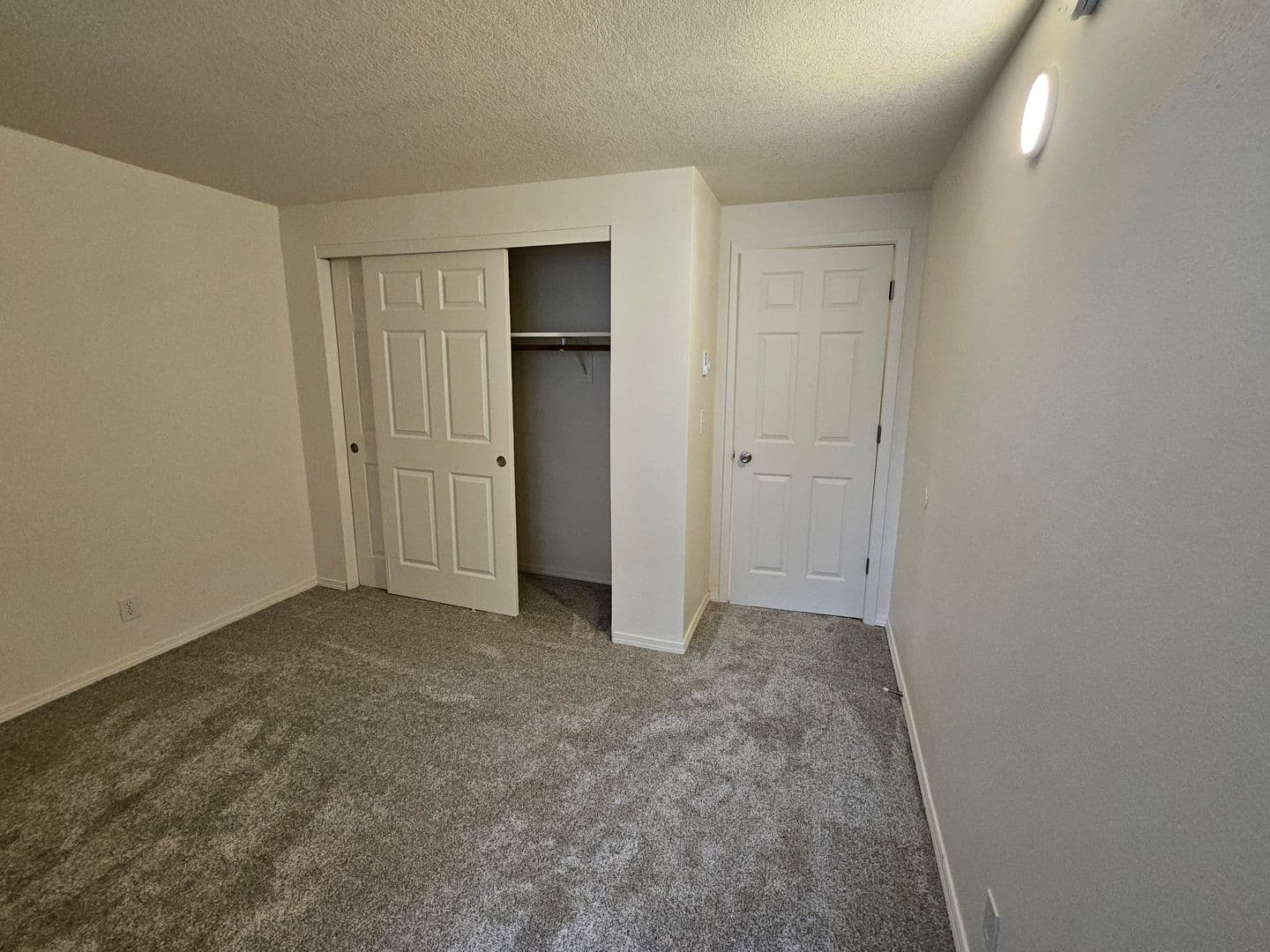 Springfield Apartment: 1250 Rainbow Dr.