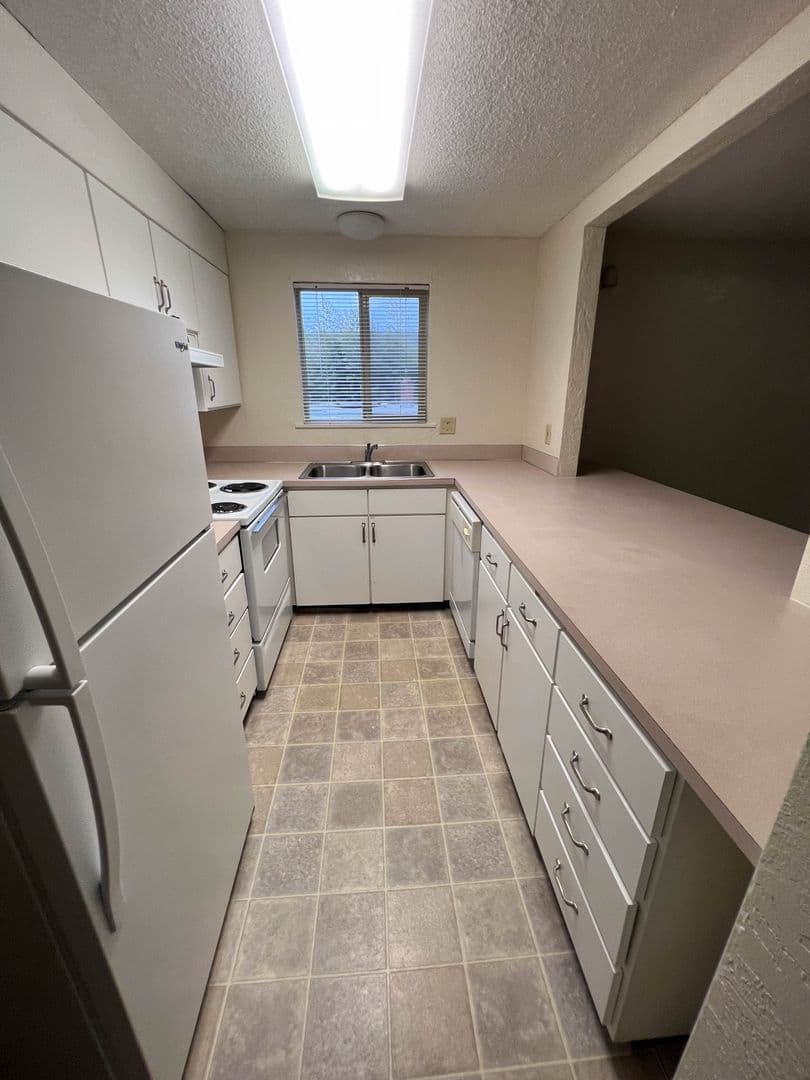 Eugene Apartment: 1360 Alder St.