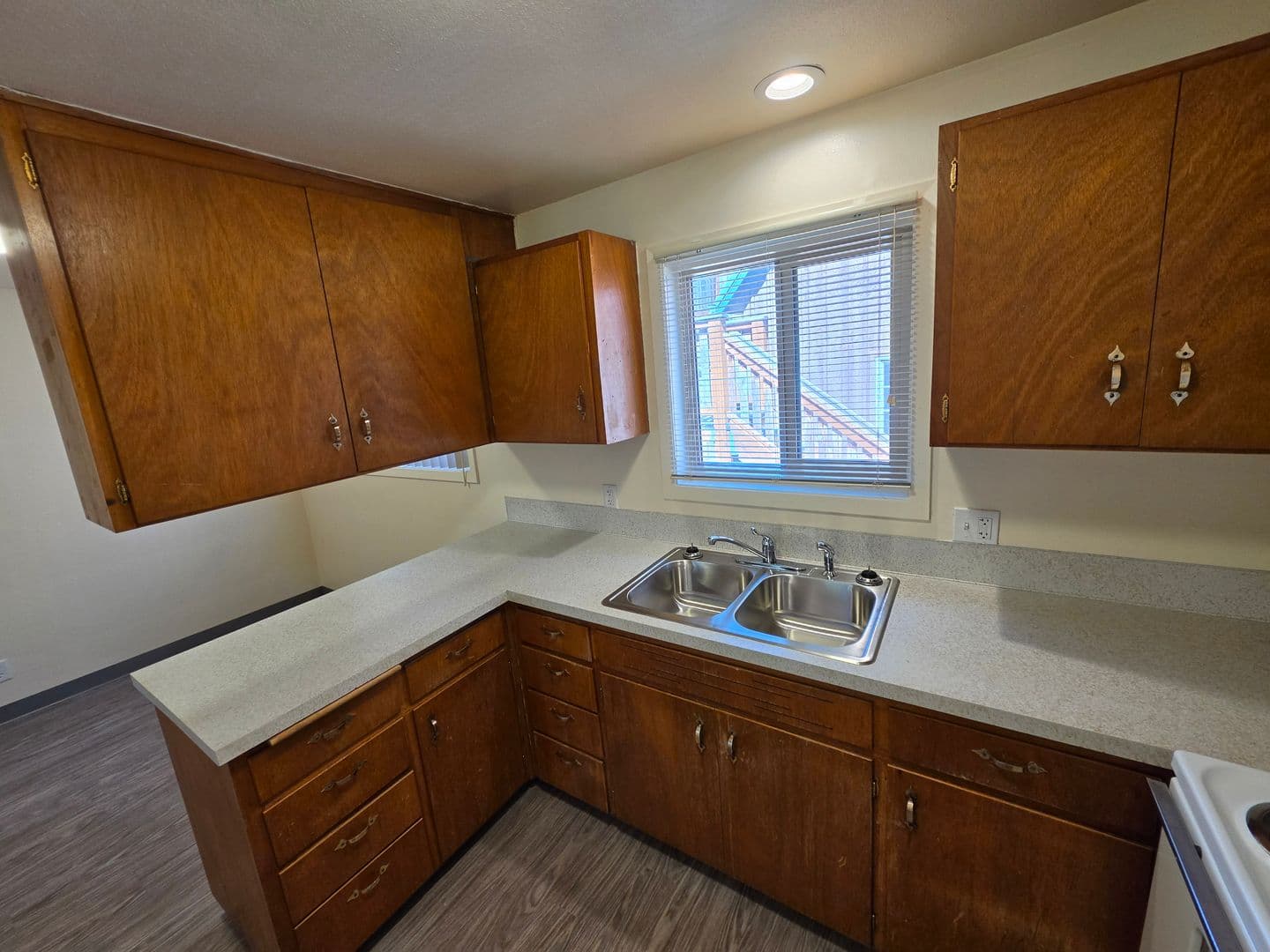 Eugene Apartment: 1840 Agate St.