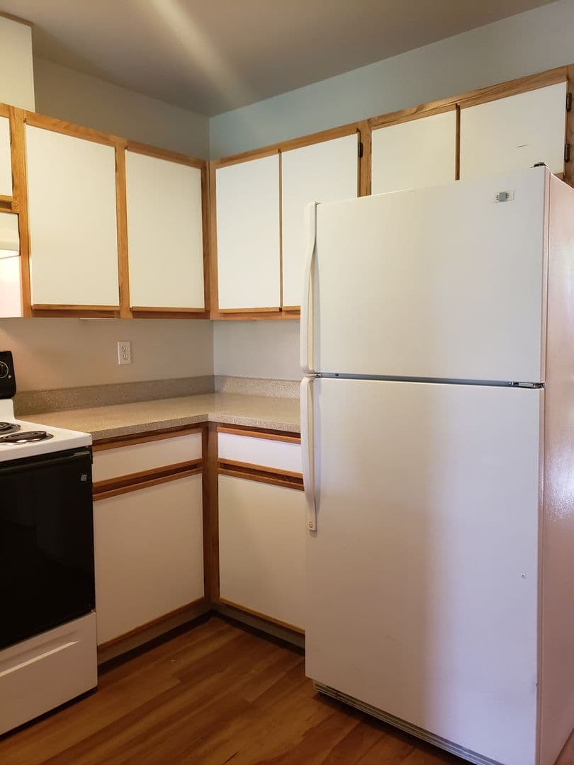 Eugene Apartment: 2001 Garden Ave.
