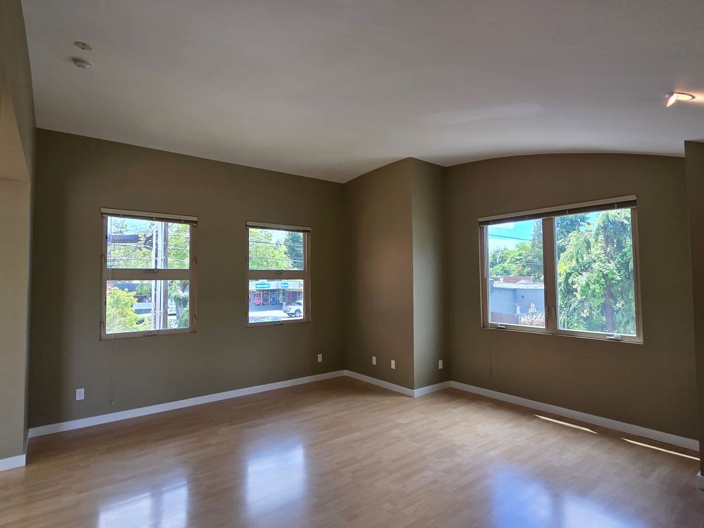 Eugene Apartment: 750 Monroe St.