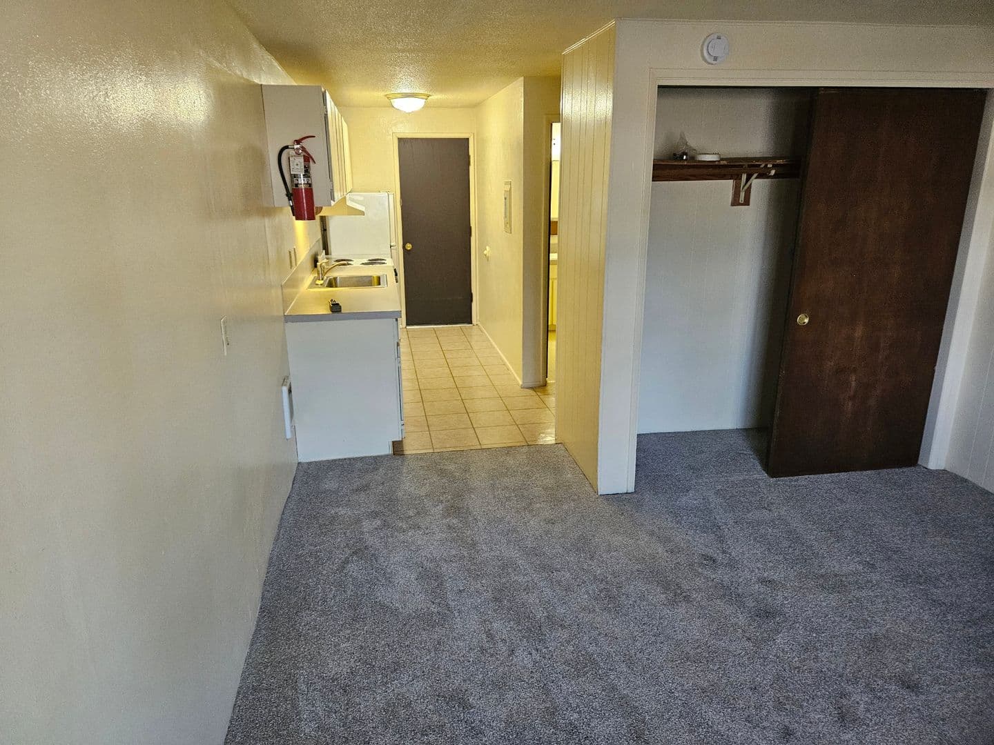Eugene Apartment: 1230 W 7th Ave #03