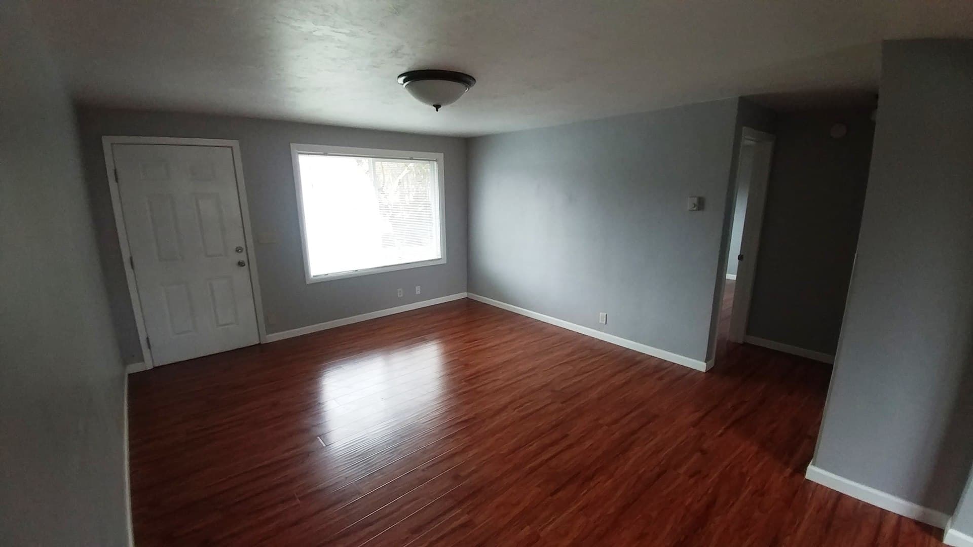 Springfield Apartment: 4662 & 4664 Daisy St.