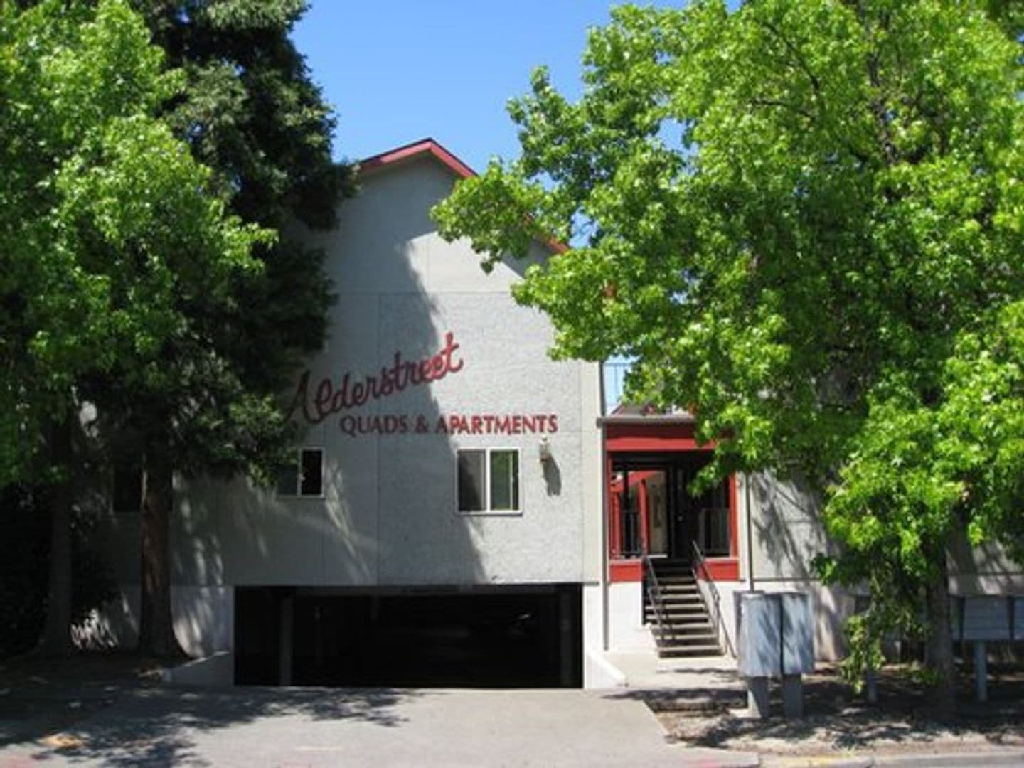 Eugene Apartment: 1360 Alder St.
