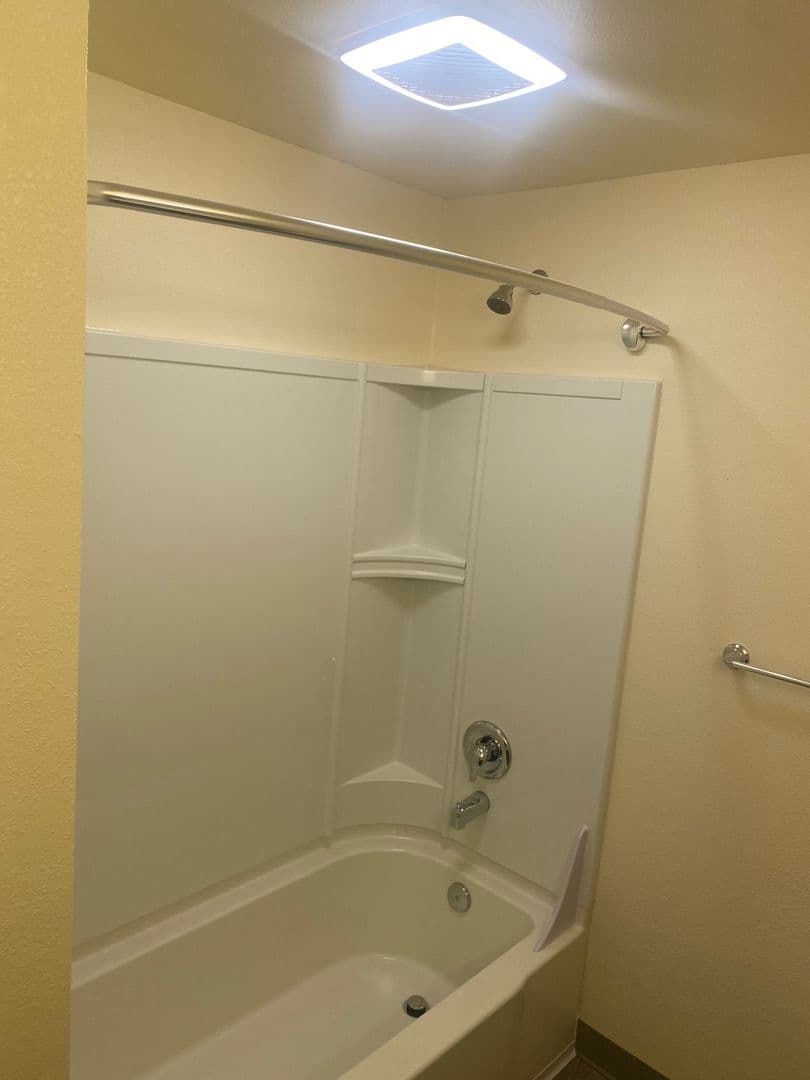 Eugene Apartment: 1555 W. 18th