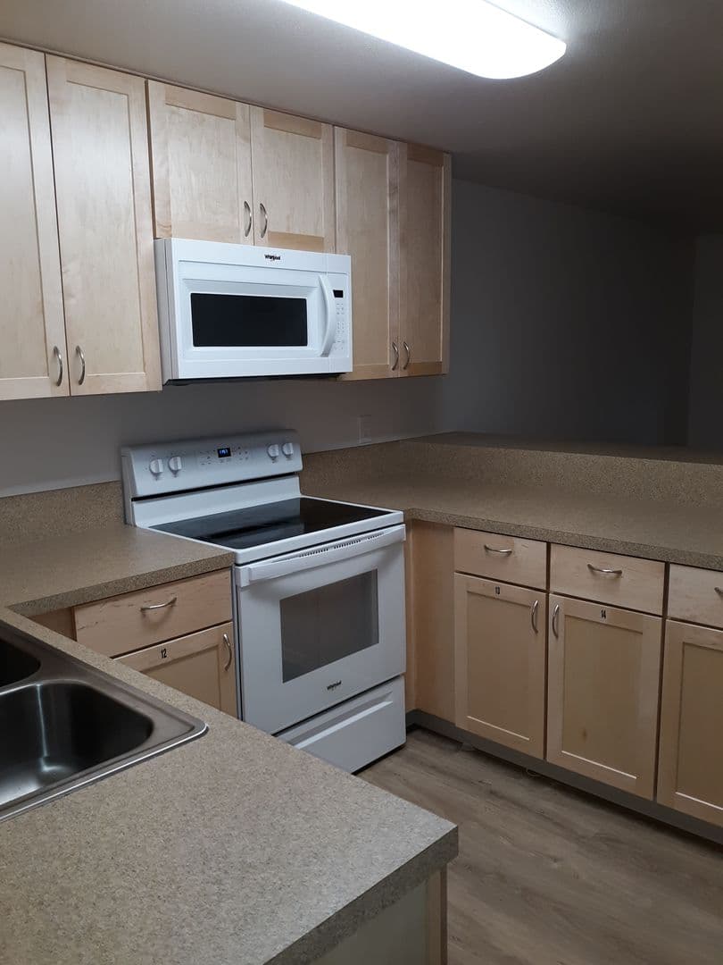 Eugene Apartment: 1475 W. 13th