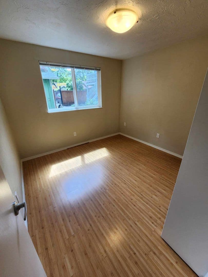 Eugene Apartment: 992 1/2, 996, 1012 W. 4th Ave.