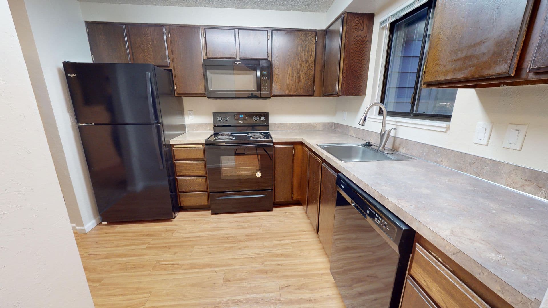 Eugene Apartment: 601 Country Club Rd.