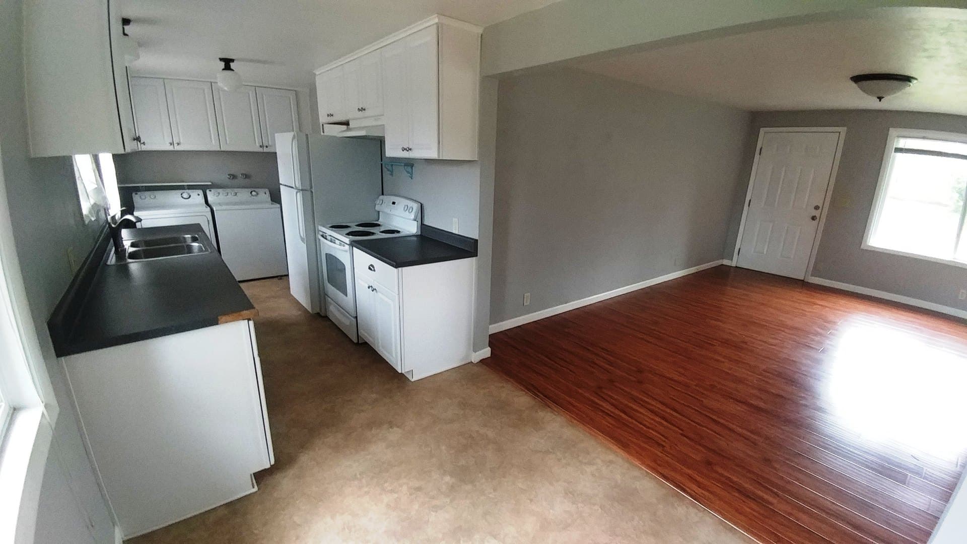 Springfield Apartment: 4662 & 4664 Daisy St.