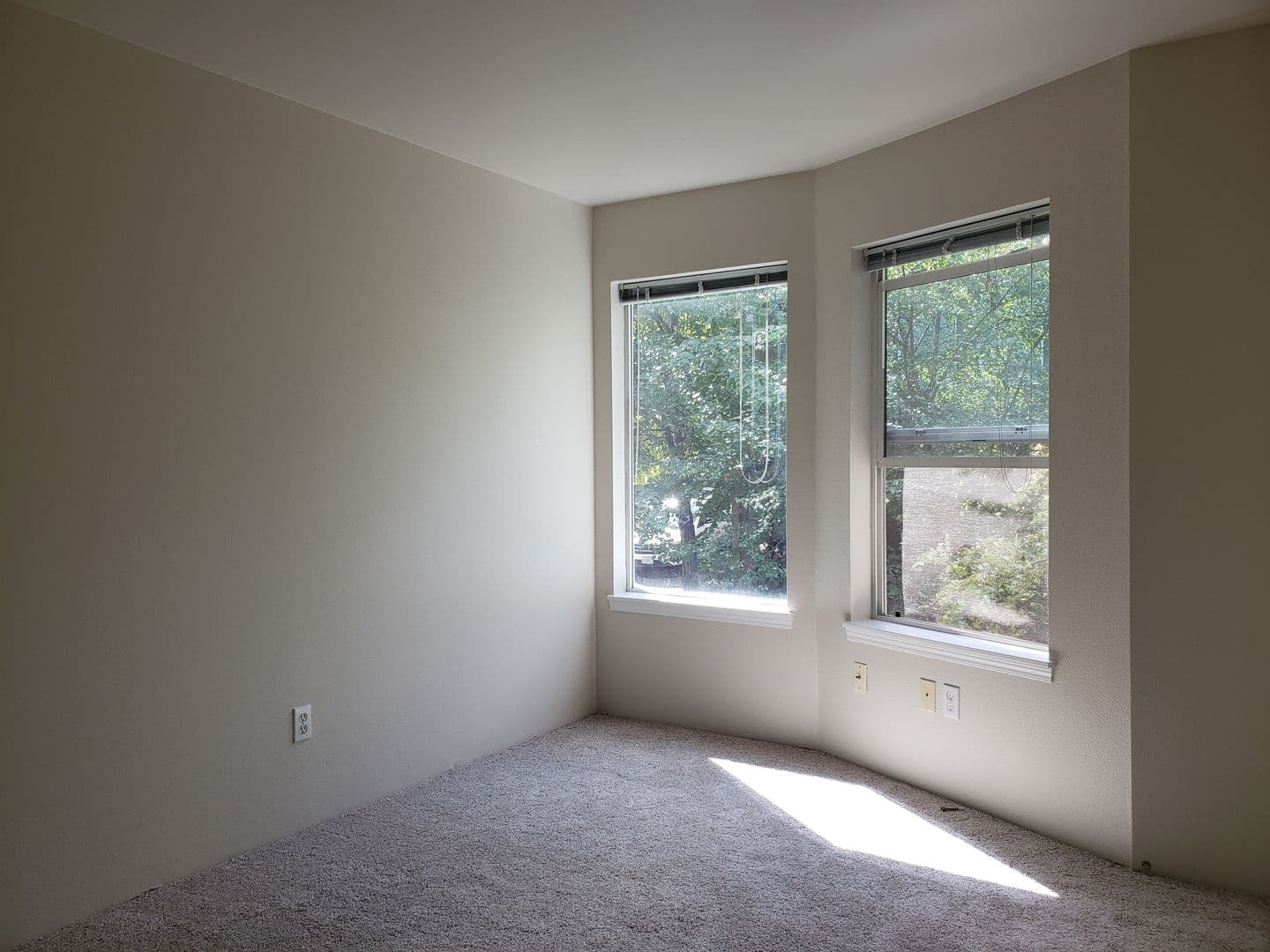 Eugene Apartment: 2001 Garden Ave.
