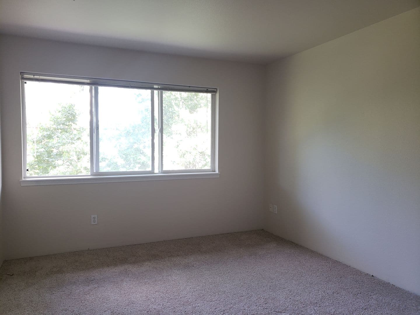 Eugene Apartment: 2001 Garden Ave.