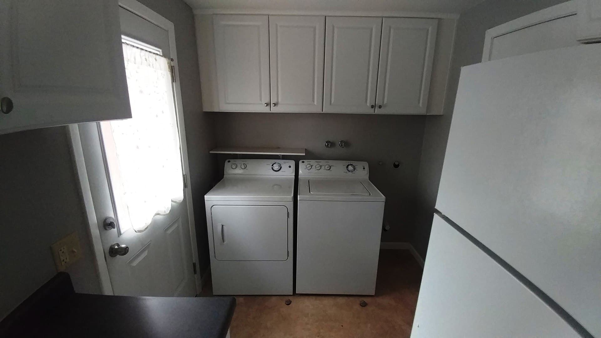 Springfield Apartment: 4662 & 4664 Daisy St.
