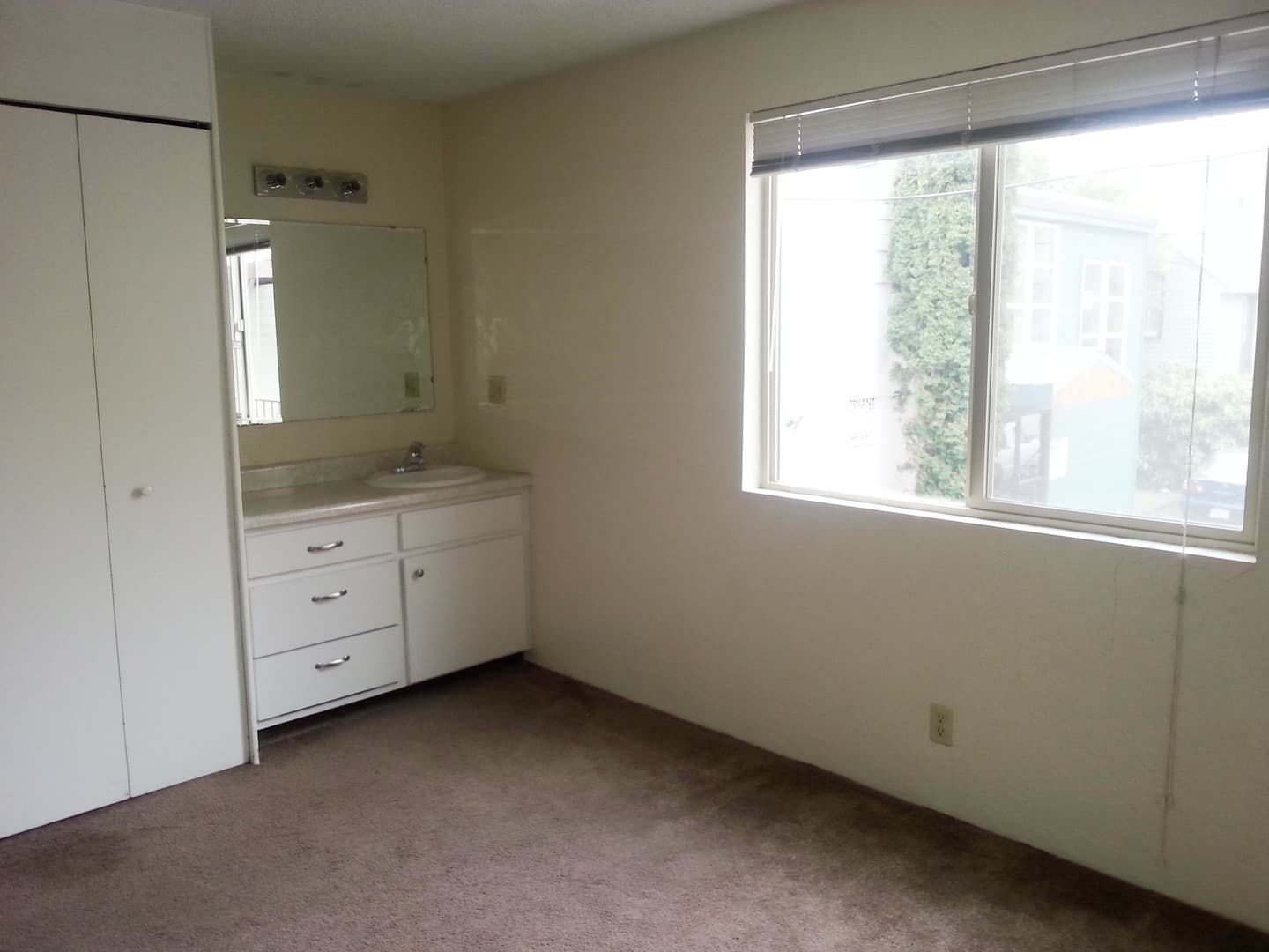 Eugene Apartment: 1360 Alder St.