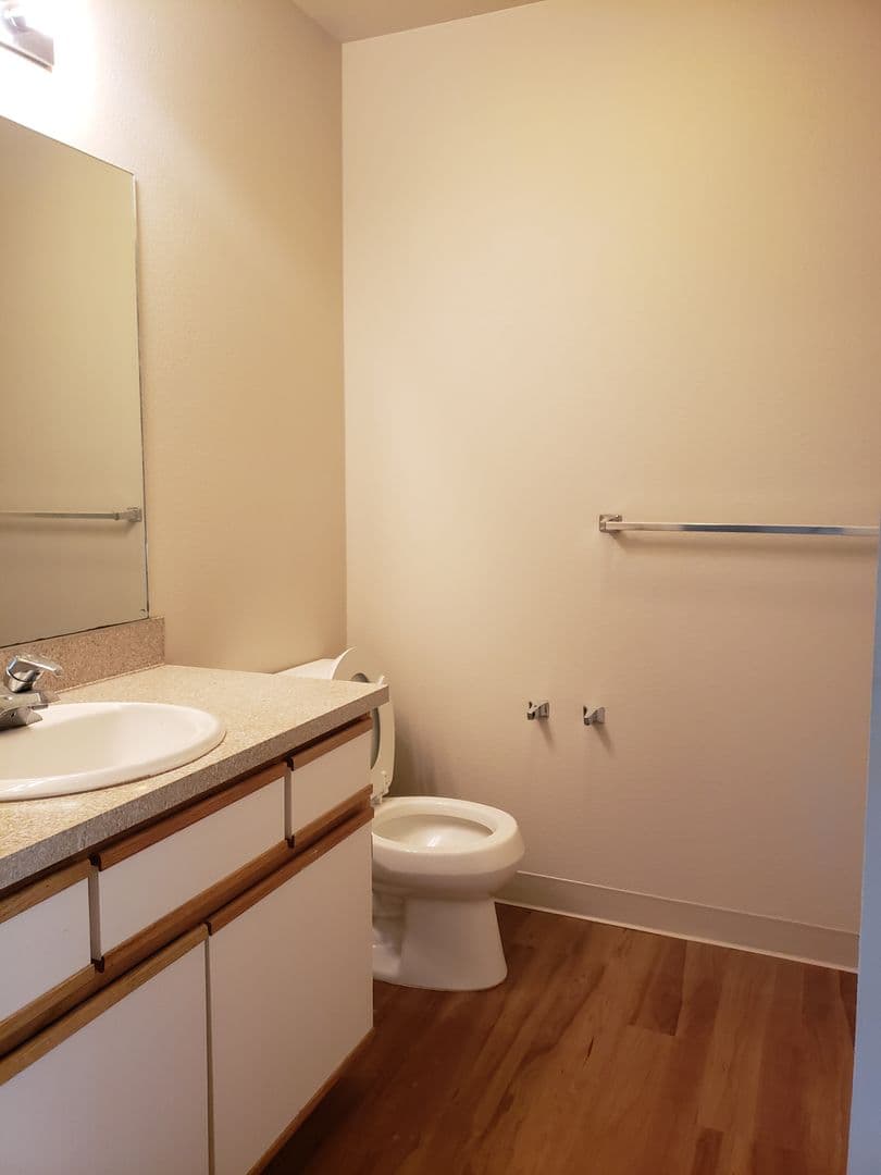 Eugene Apartment: 2001 Garden Ave.