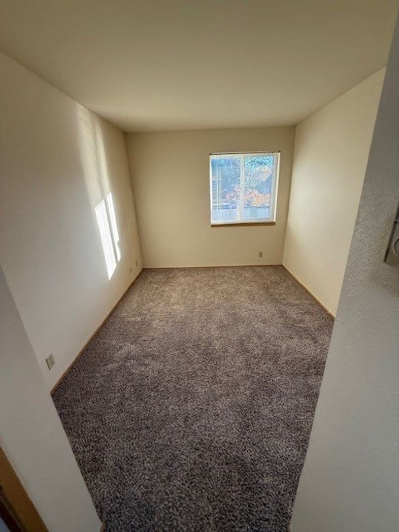 Eugene Apartment: 1460 Olive St.