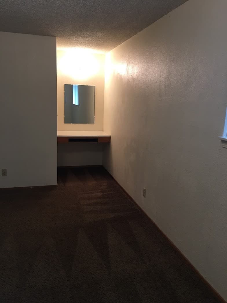 Junction City Apartment: 400 E. 6th Ave.