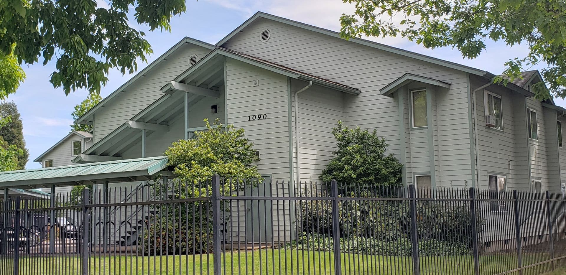 Eugene Apartment: 1080 & 1090 Clark St.
