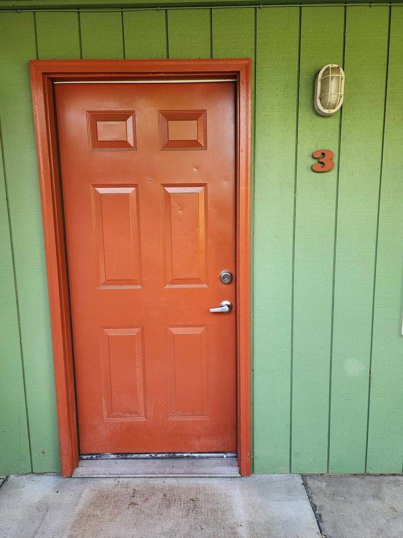Eugene Apartment: 992 1/2, 996, 1012 W. 4th Ave.