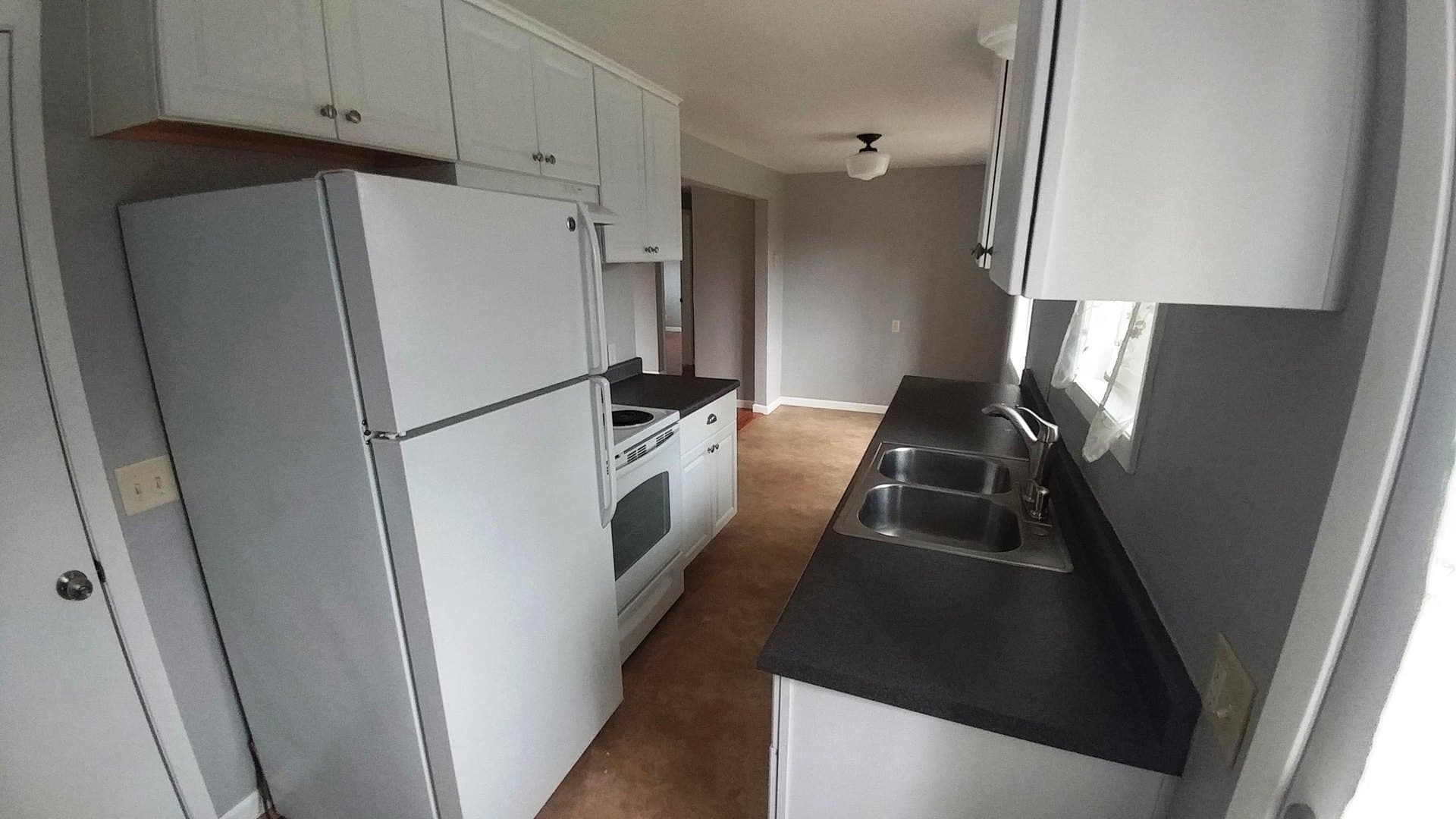 Springfield Apartment: 4662 & 4664 Daisy St.