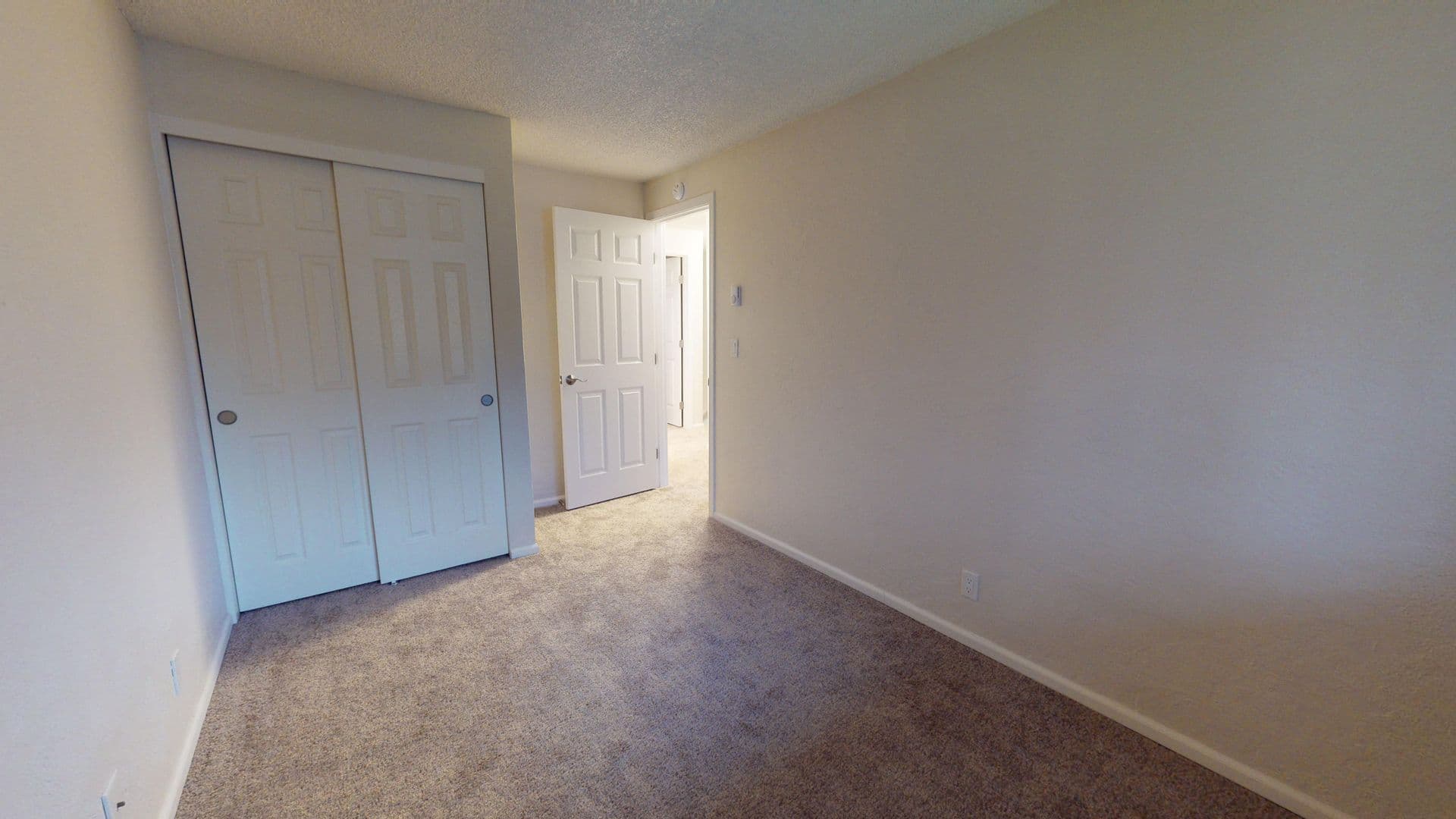 Eugene Apartment: 601 Country Club Rd.
