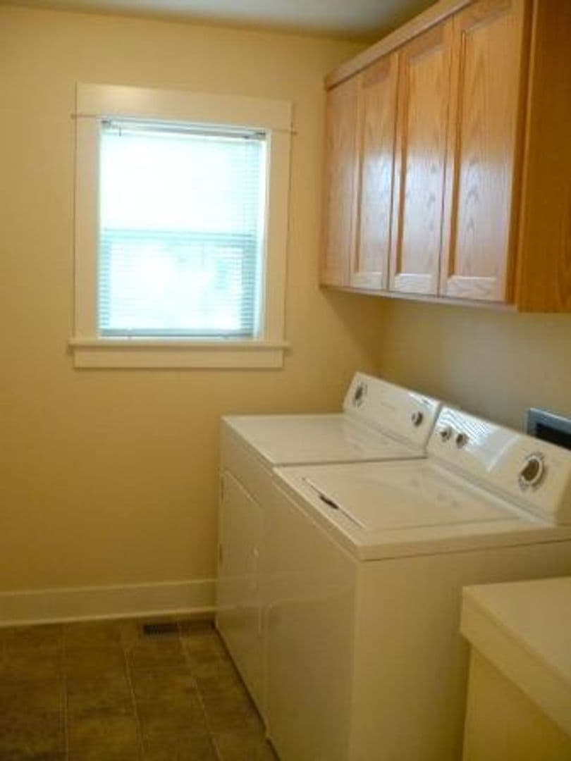 Eugene Apartment: 1030, 1040, 1060, 1070 West 11th Ave.