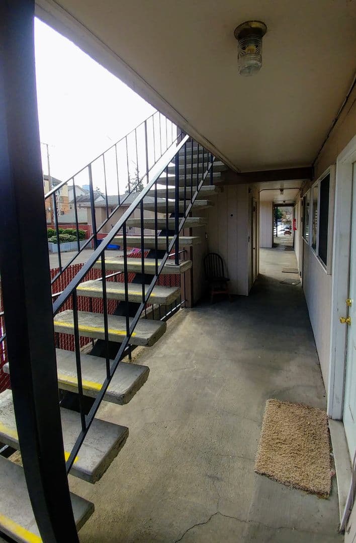 Eugene Apartment: 738 E. 16th Ave.