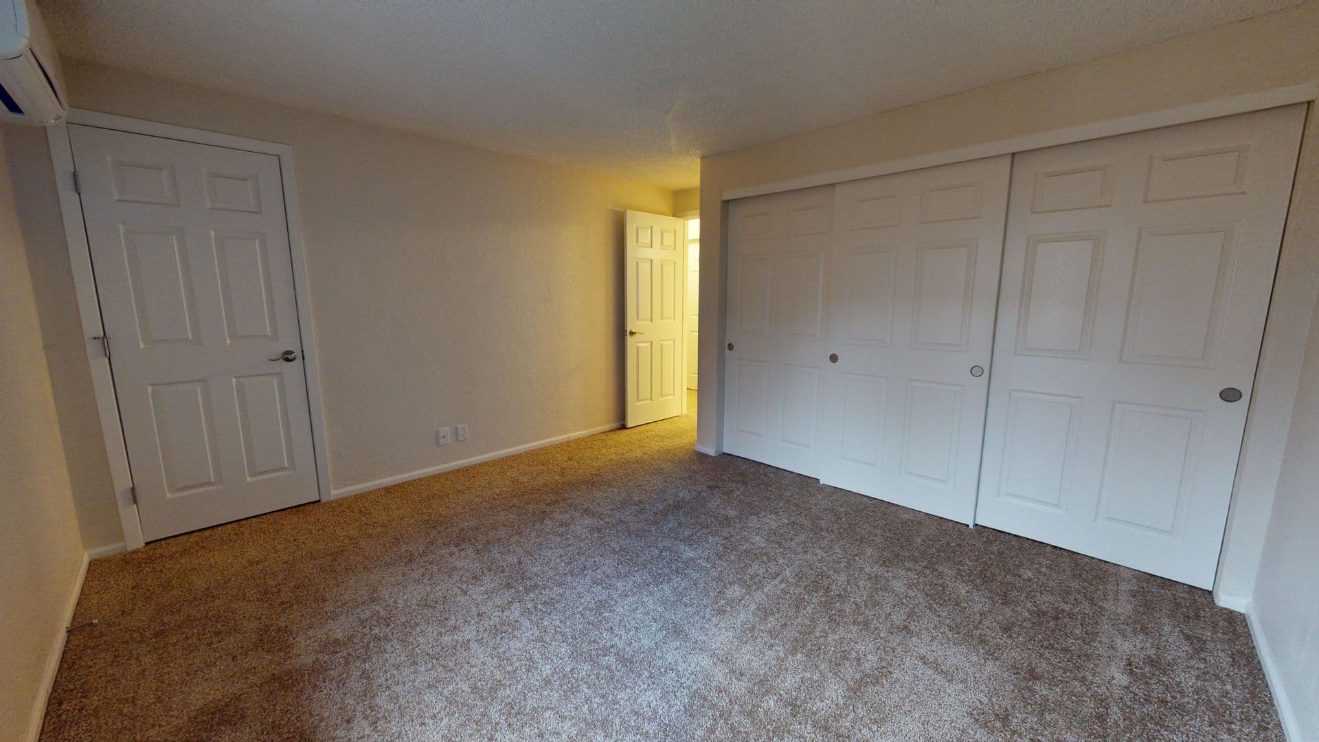 Eugene Apartment: 601 Country Club Rd.