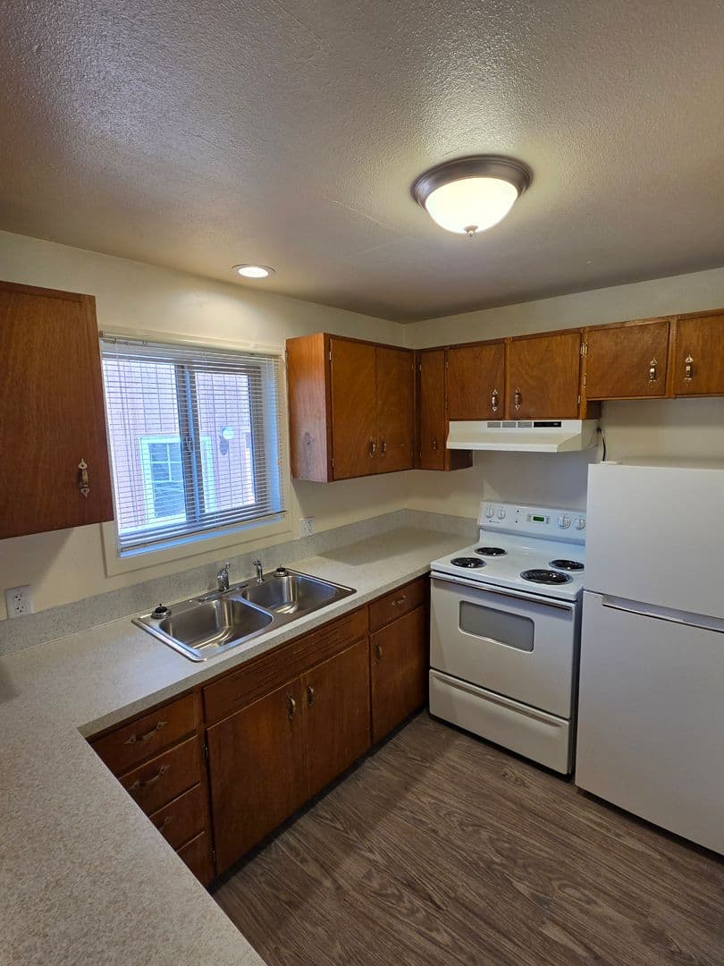 Eugene Apartment: 1840 Agate St.