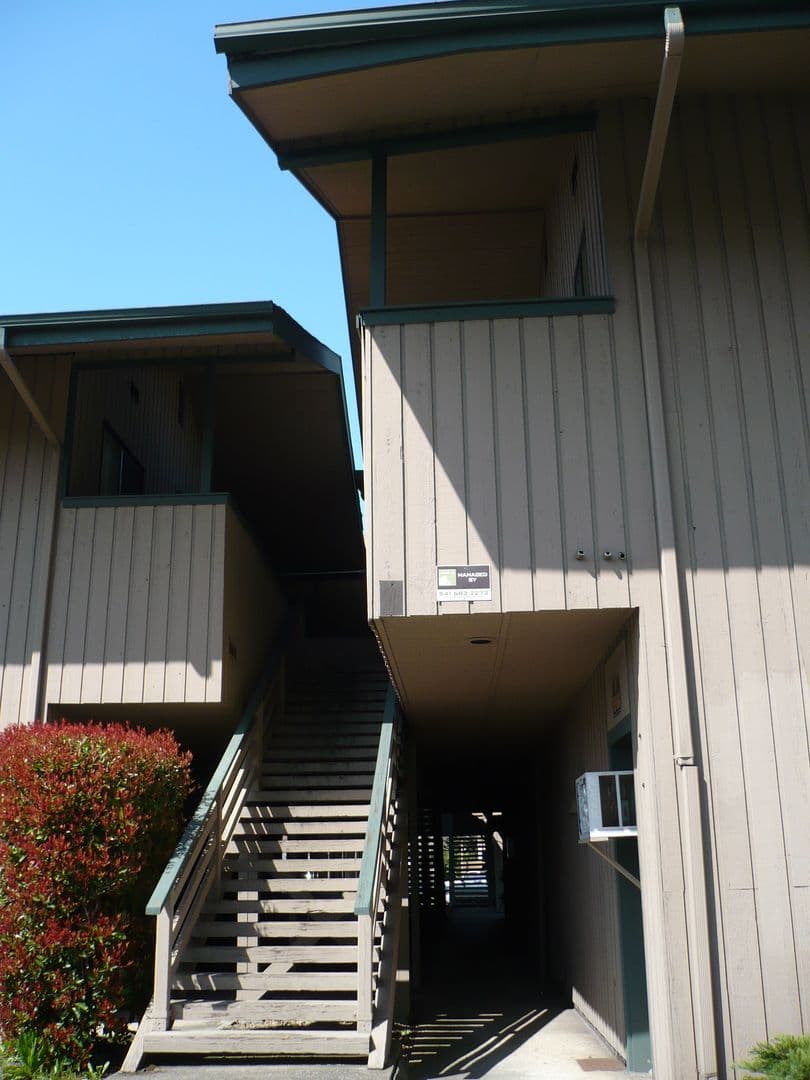 Eugene Apartment: 1262 Lawrence St.