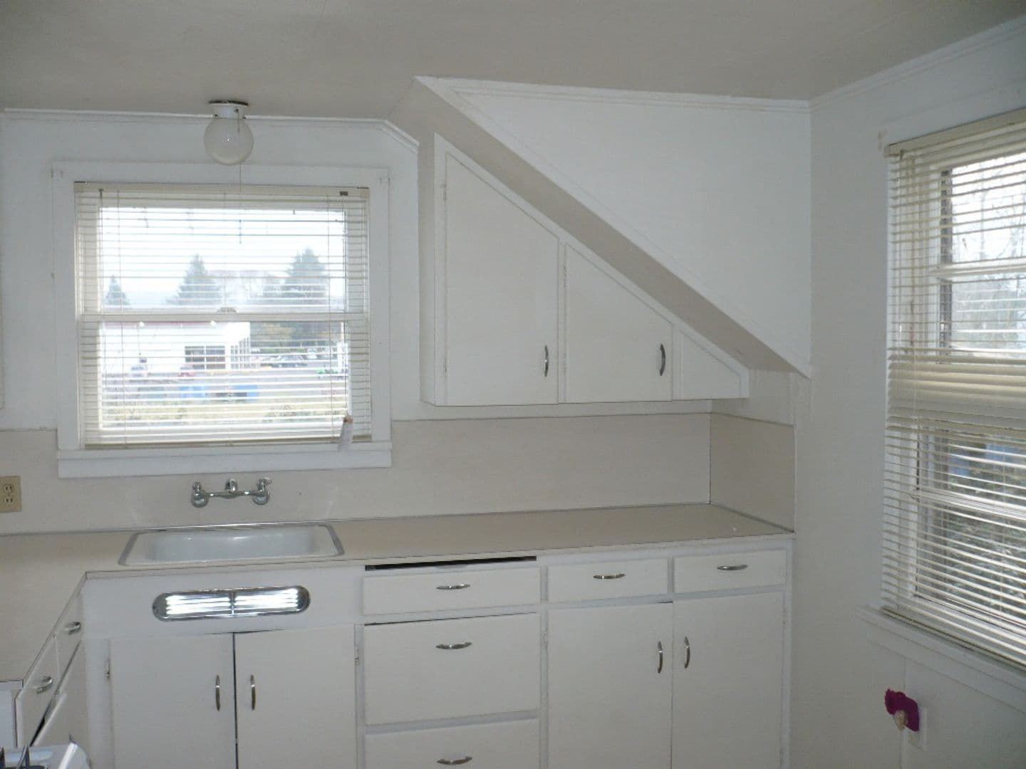 Eugene Apartment: 45, 46, 48, 53, 60, 70, 73, 77, 82 Rasor Ave.