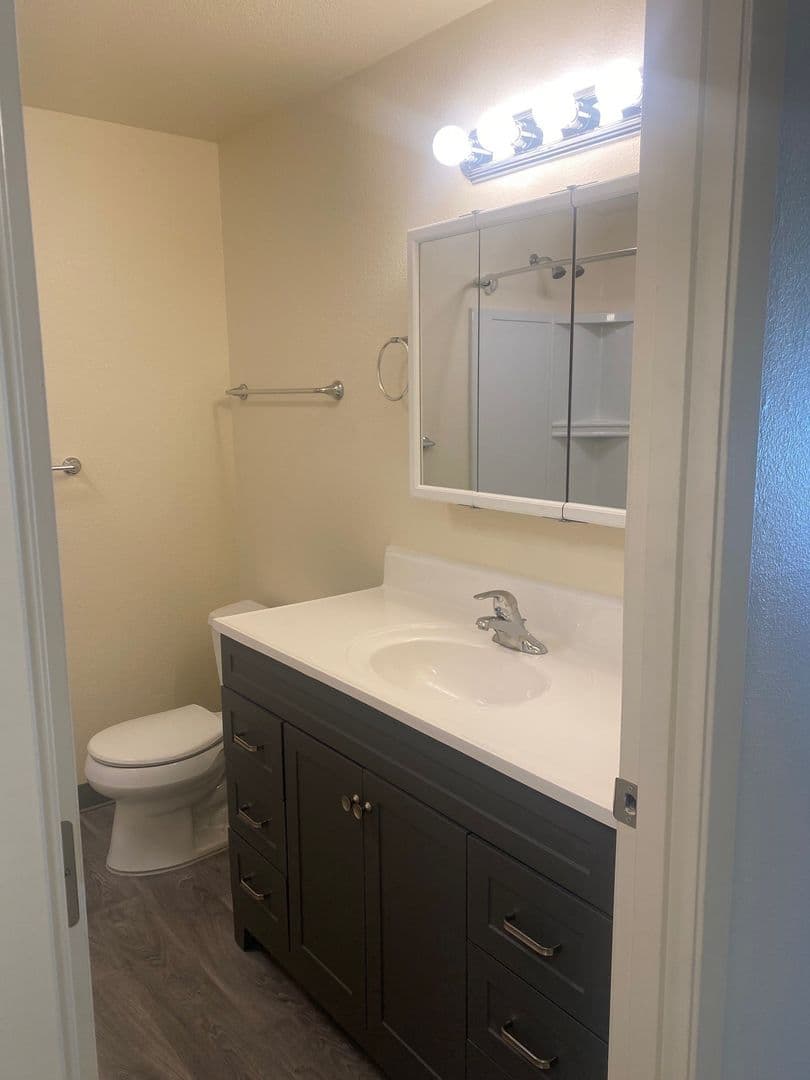 Eugene Apartment: 1555 W. 18th